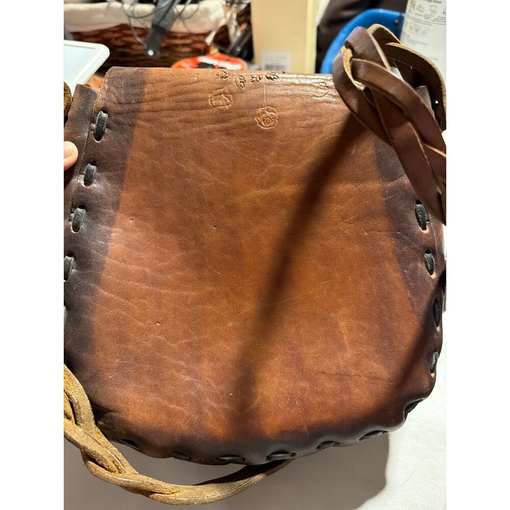 Hand Crafted Beautiful Leather Purse - Picture 4 of 6